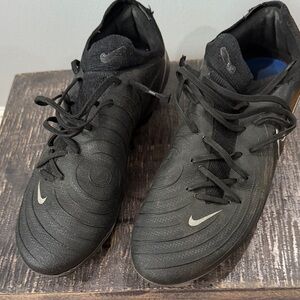 Nike Black Men's soccer cleats